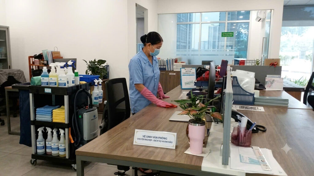 Vì sao nên thuê dịch vụ vệ sinh văn phòng chuyên nghiệp?